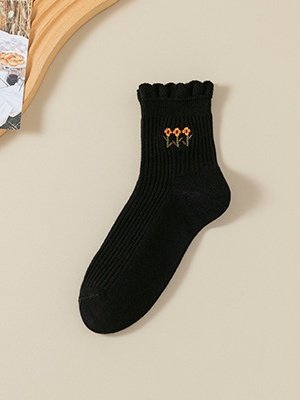 New Pure Cotton Japanese Retro Literary Flower Middle Tube Women's Socks Sweat-absorbent Breathable Embroidered Flower Socks